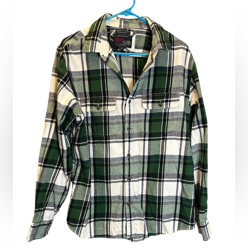 Old Navy Vintage Flannel 100% cotton regular fit long sleeve button down Large‎